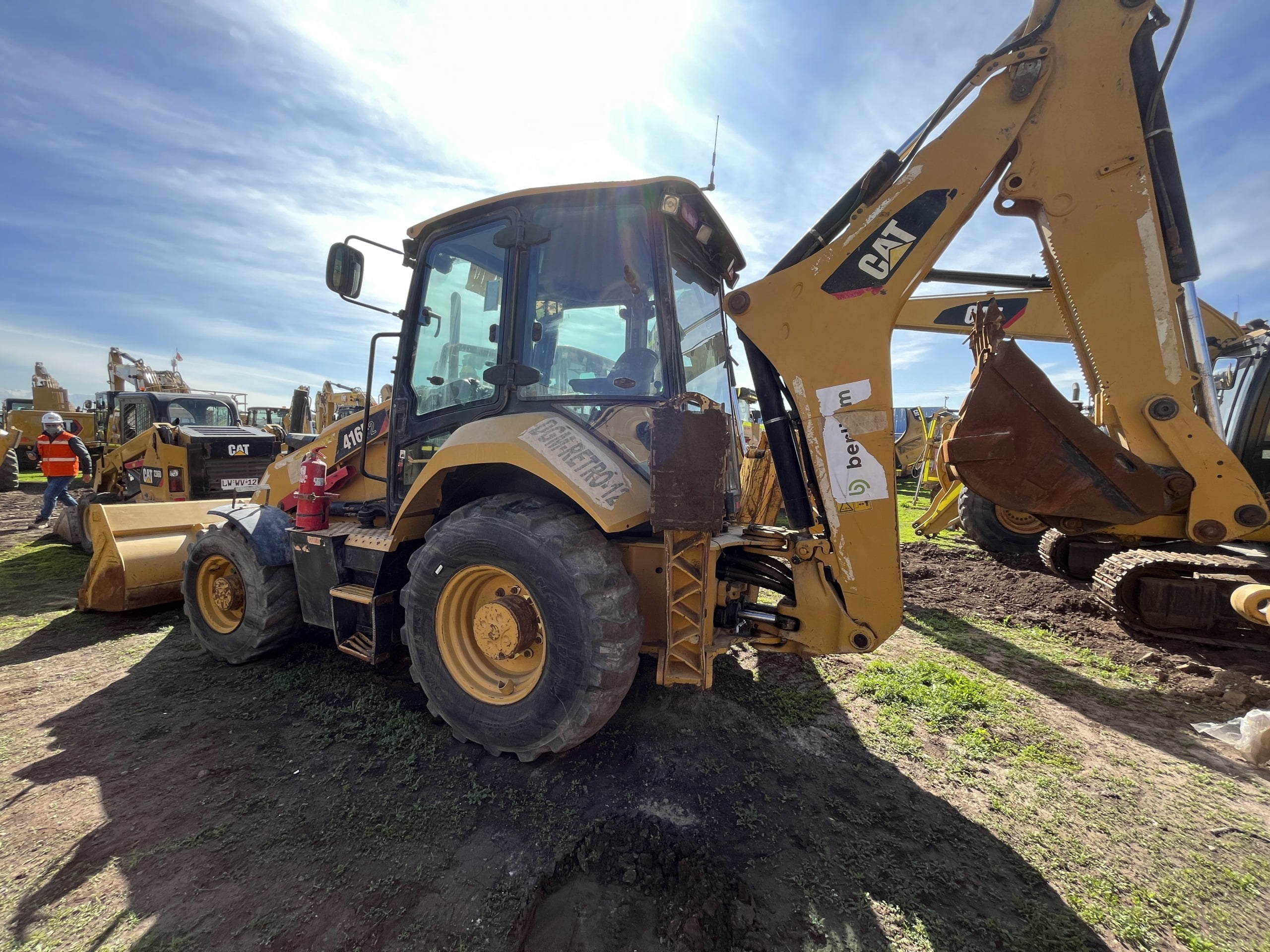 retroexcavadora caterpillar 416f2 precio